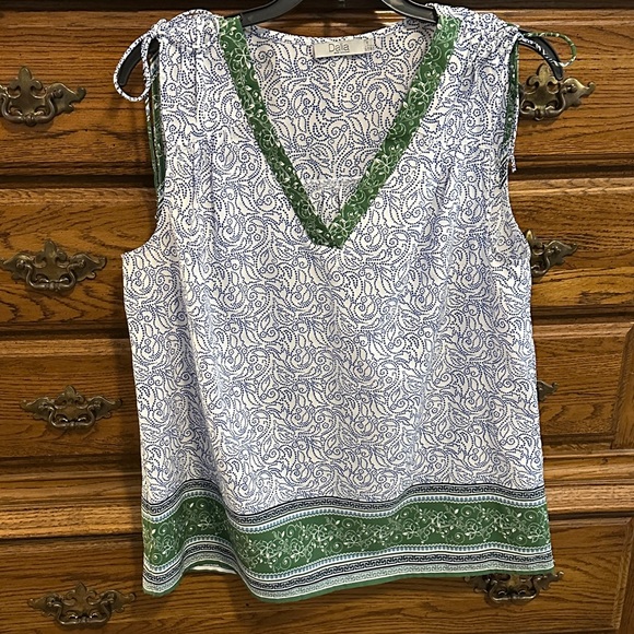 dELiA*s Blue and Green Patterned V-Neck Tank Top - Picture 1 of 10